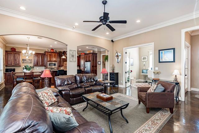 22330 Fairway View Dr, Zachary, LA 70791