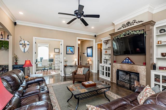 22330 Fairway View Dr, Zachary, LA 70791