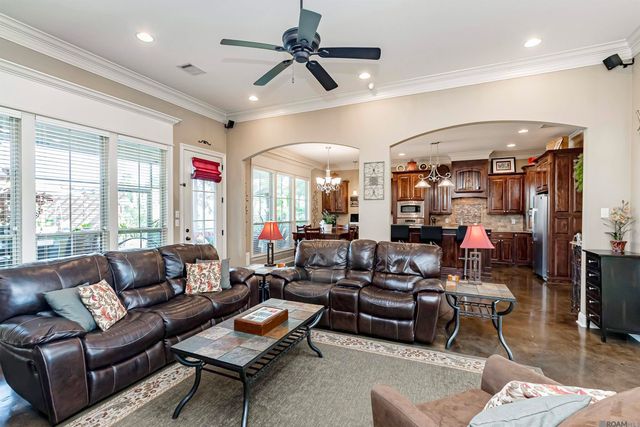 22330 Fairway View Dr, Zachary, LA 70791