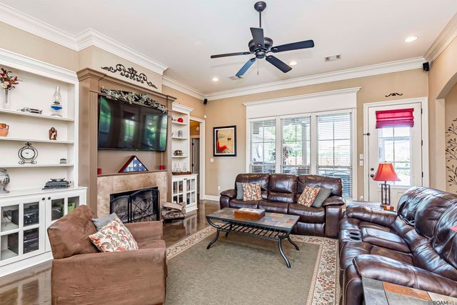 22330 Fairway View Dr, Zachary, LA 70791