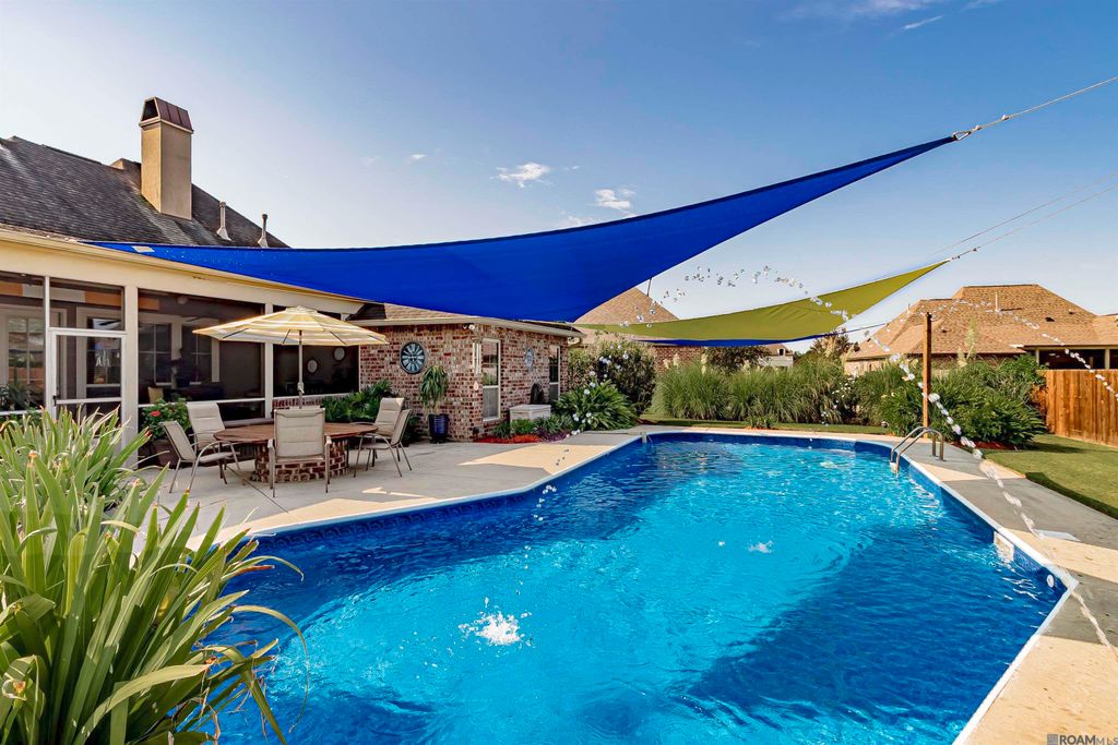 22330 Fairway View Dr, Zachary, LA 70791