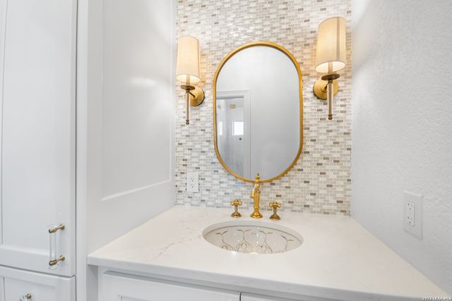 169 Nueces, Boerne, TX 78006