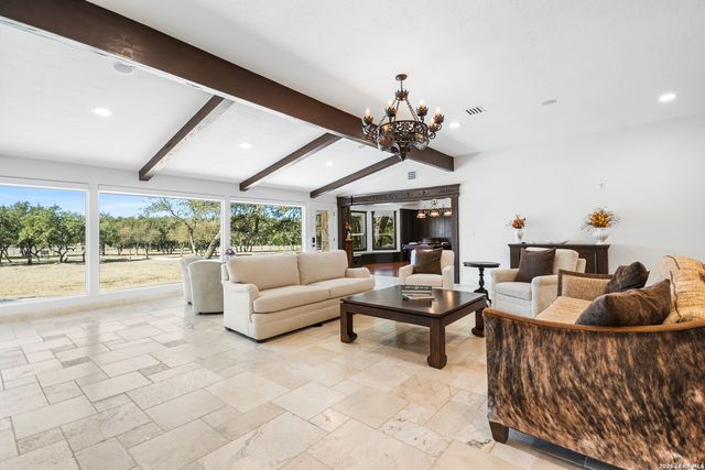 169 Nueces, Boerne, TX 78006