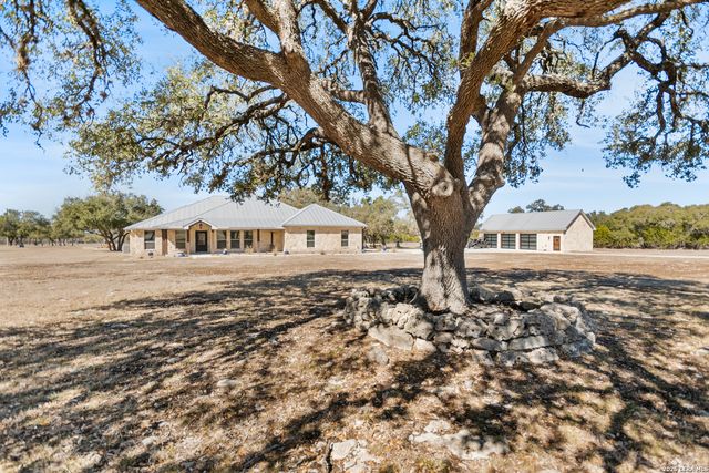 169 Nueces, Boerne, TX 78006