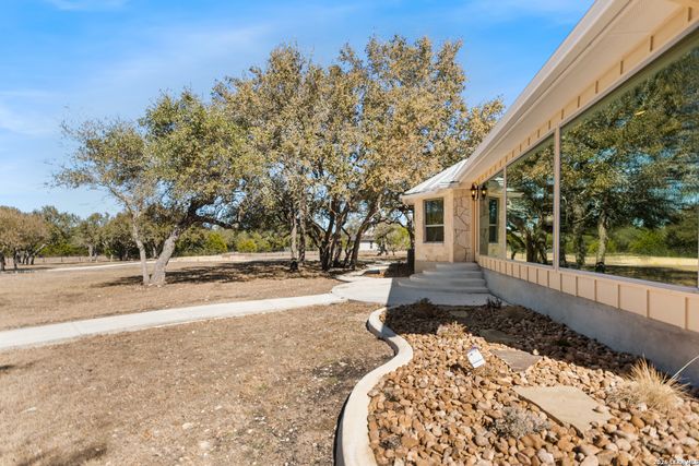 169 Nueces, Boerne, TX 78006