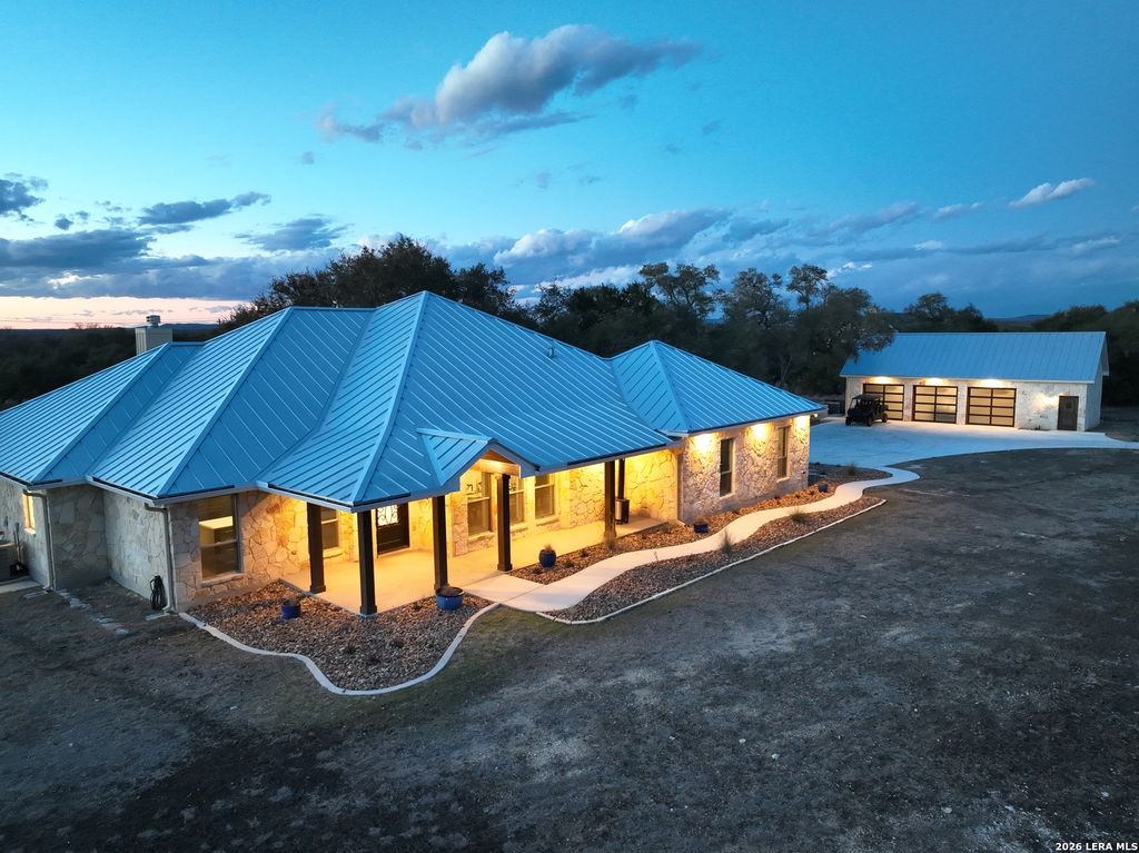 169 Nueces, Boerne, TX 78006