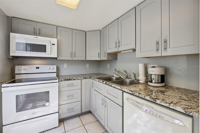 50 SHEOAH BOULEVARD 33, Winter Springs, FL 32708