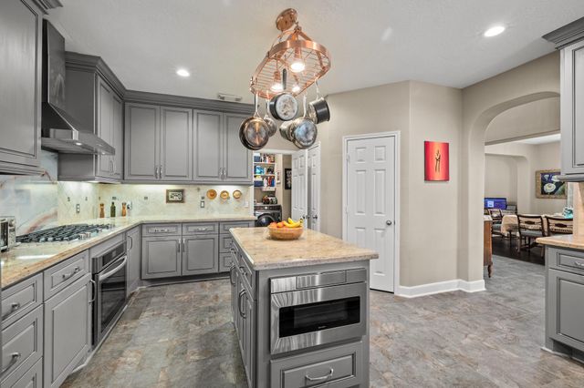 2306 Bell Creek Court, Pearland, TX 77584