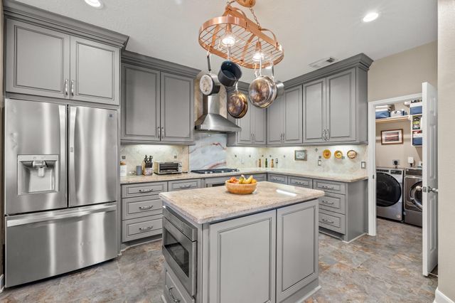 2306 Bell Creek Court, Pearland, TX 77584