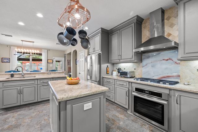 2306 Bell Creek Court, Pearland, TX 77584