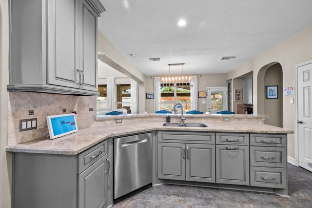 2306 Bell Creek Court, Pearland, TX 77584