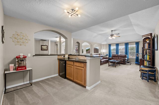 2306 Bell Creek Court, Pearland, TX 77584