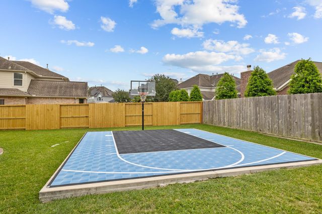 2306 Bell Creek Court, Pearland, TX 77584