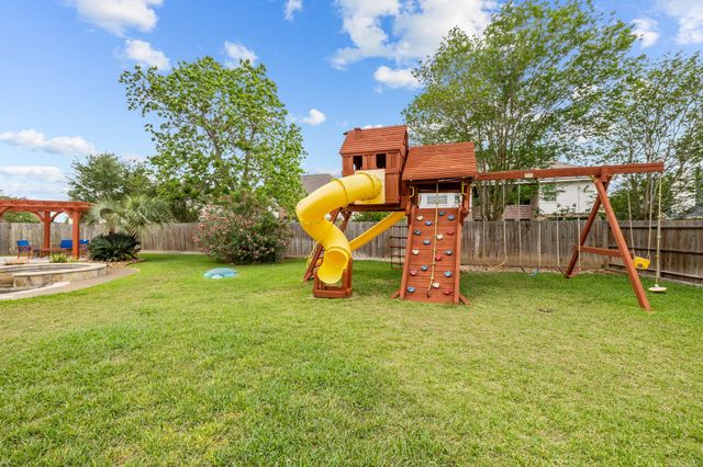 2306 Bell Creek Court, Pearland, TX 77584