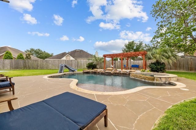 2306 Bell Creek Court, Pearland, TX 77584