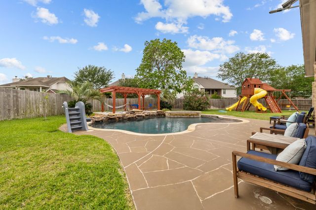 2306 Bell Creek Court, Pearland, TX 77584
