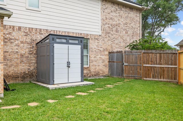 2306 Bell Creek Court, Pearland, TX 77584