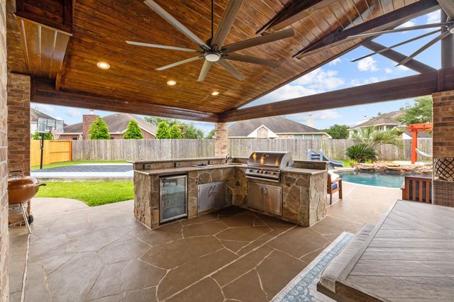 2306 Bell Creek Court, Pearland, TX 77584