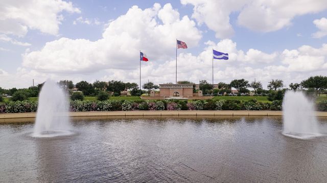 2306 Bell Creek Court, Pearland, TX 77584