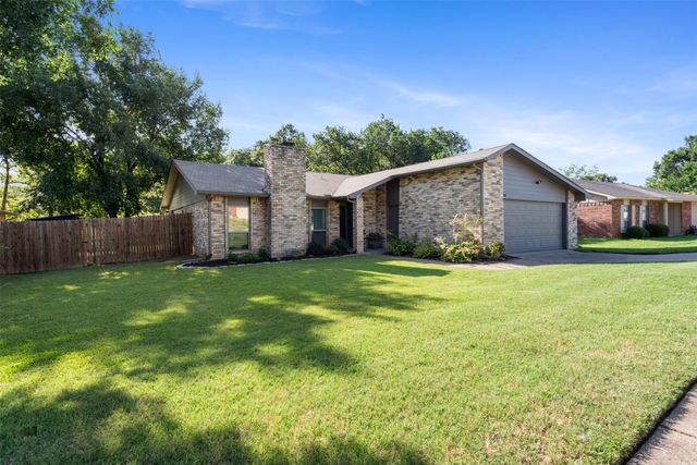 2316 Chinaberry Drive, Bedford, TX 76021