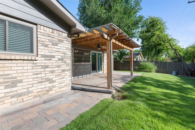 2316 Chinaberry Drive, Bedford, TX 76021