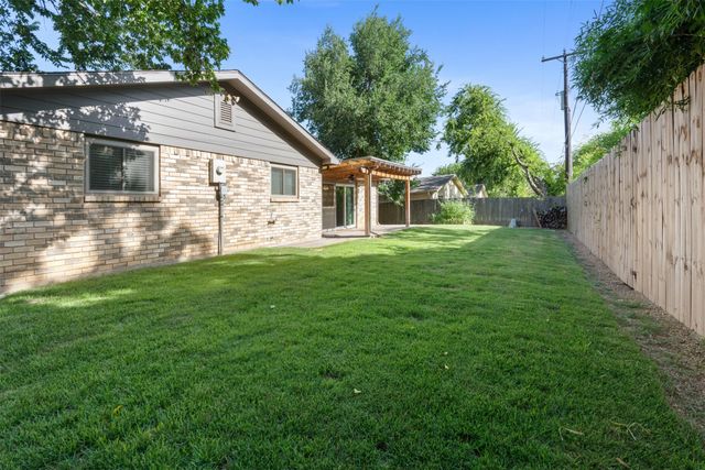 2316 Chinaberry Drive, Bedford, TX 76021