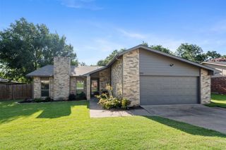 2316 Chinaberry Drive, Bedford, TX 76021