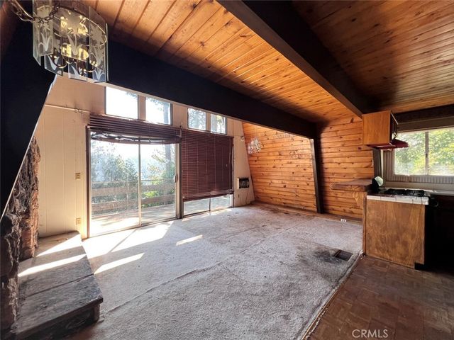 23865 Lakeview, Crestline, CA 92325