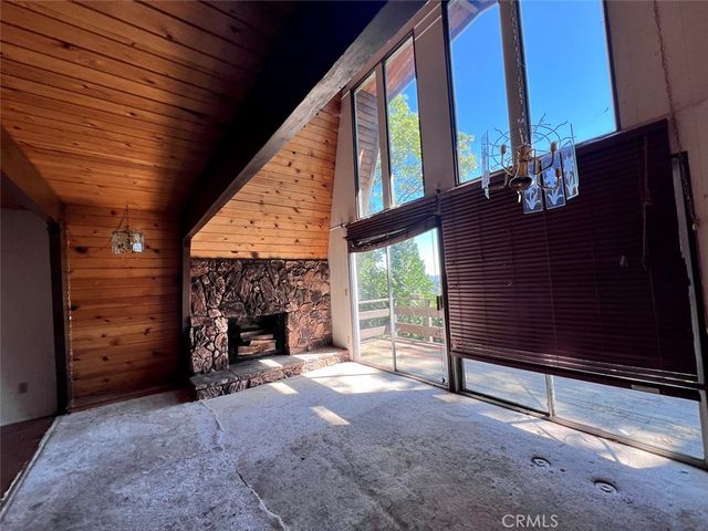 23865 Lakeview, Crestline, CA 92325