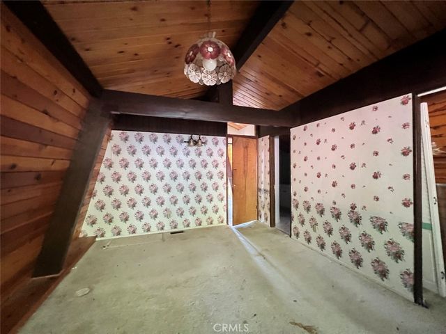 23865 Lakeview, Crestline, CA 92325