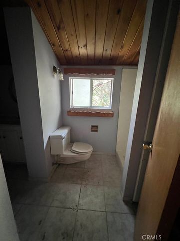 23865 Lakeview, Crestline, CA 92325