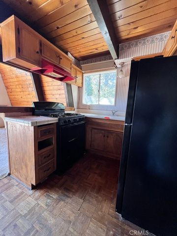 23865 Lakeview, Crestline, CA 92325