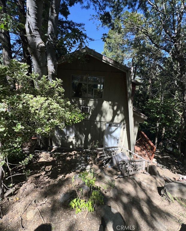 Image 1 of property listing at 23865 Lakeview, Crestline, CA 92325