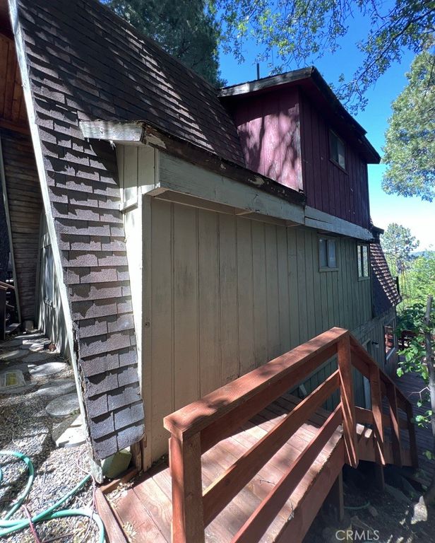 Image 3 of property listing at 23865 Lakeview, Crestline, CA 92325