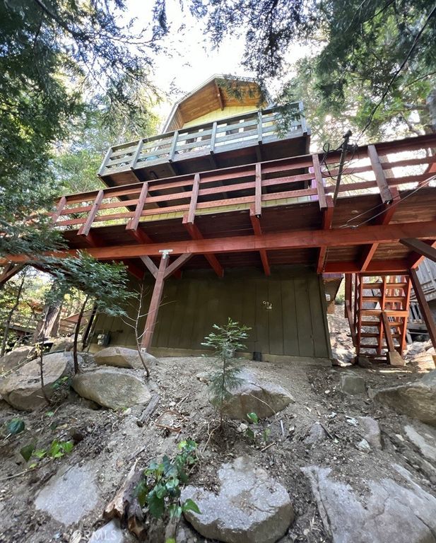 Image 4 of property listing at 23865 Lakeview, Crestline, CA 92325