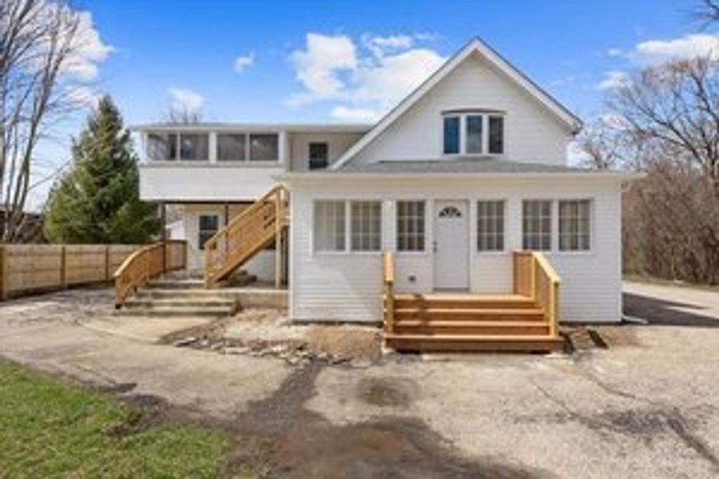 544 N Hainesville Road 1, Round Lake Park, IL 60073