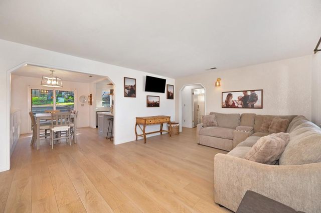 214 Alta Dr, Auburn, CA 95603