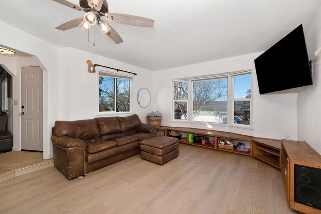 214 Alta Dr, Auburn, CA 95603