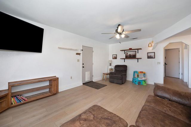 214 Alta Dr, Auburn, CA 95603