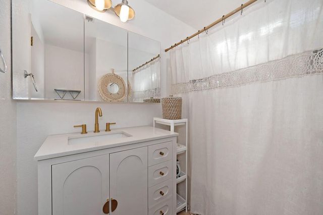 214 Alta Dr, Auburn, CA 95603