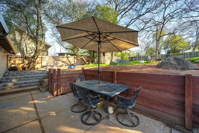 214 Alta Dr, Auburn, CA 95603