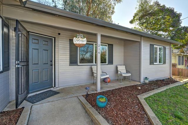 214 Alta Dr, Auburn, CA 95603
