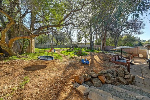 214 Alta Dr, Auburn, CA 95603