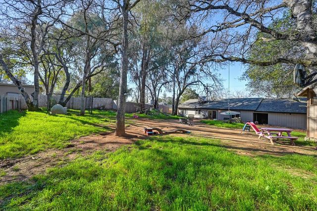 214 Alta Dr, Auburn, CA 95603