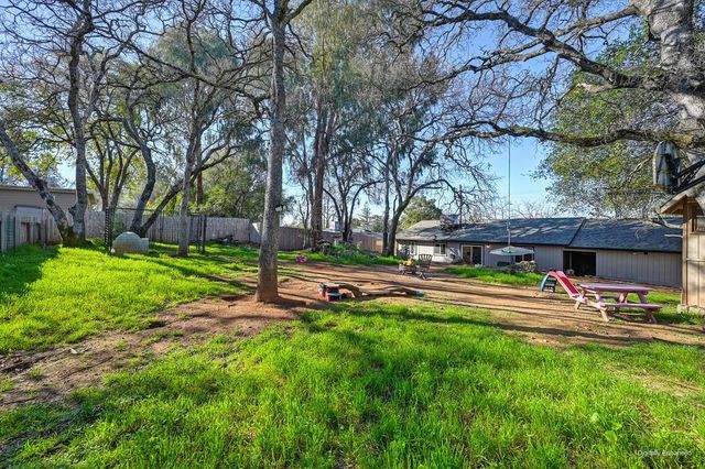 214 Alta Dr, Auburn, CA 95603