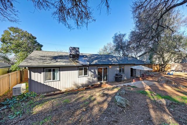 214 Alta Dr, Auburn, CA 95603