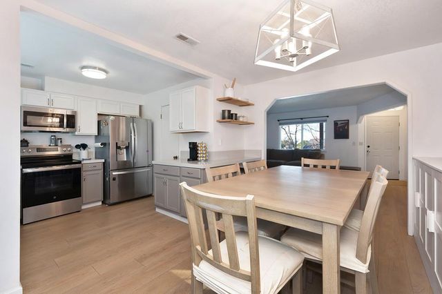 214 Alta Dr, Auburn, CA 95603