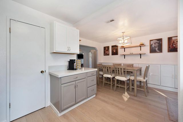 214 Alta Dr, Auburn, CA 95603