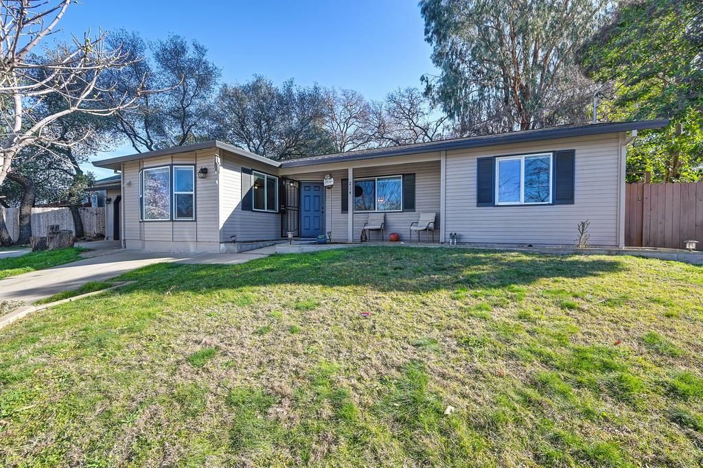 214 Alta Dr, Auburn, CA 95603