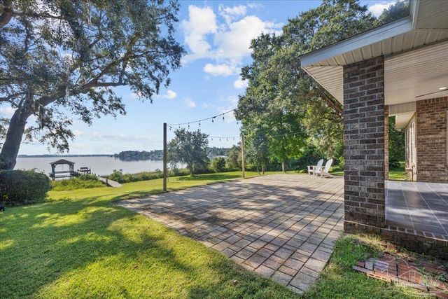 3996 Gordon Wells Dr, Milton, FL 32583